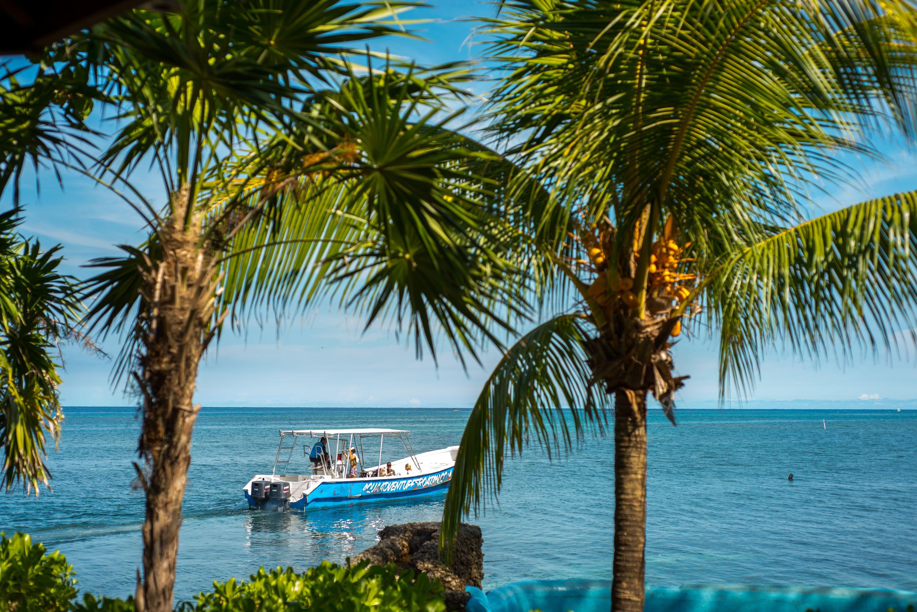 Las Rocas Resort And Dive Center West Bay Exterior photo