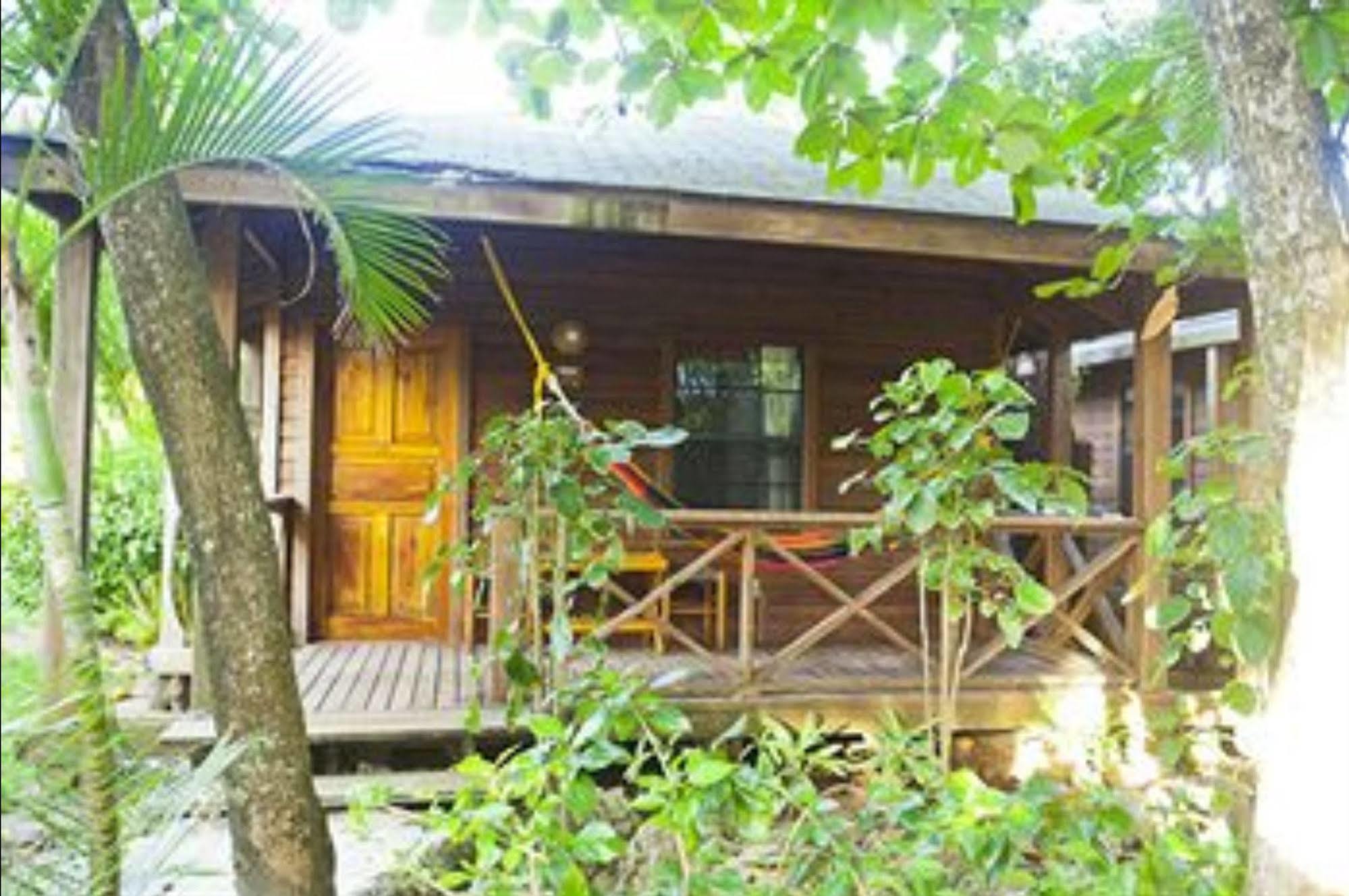 Las Rocas Resort And Dive Center West Bay Exterior photo