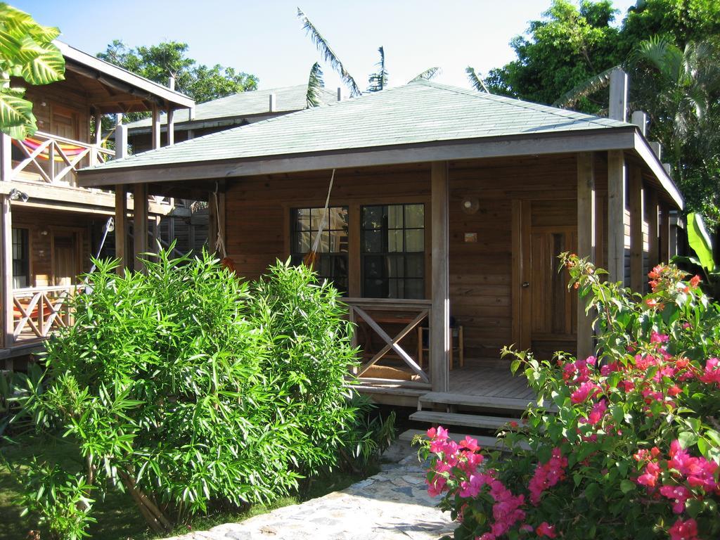 Las Rocas Resort And Dive Center West Bay Exterior photo